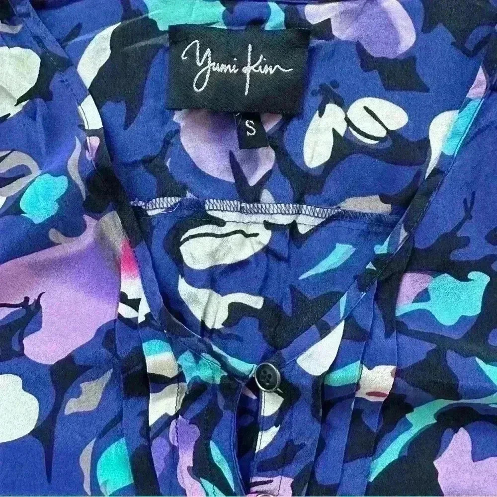 Yumi Kim Floral Abstract Button Up Roll Tab Blouse 100% Silk -Size Small - Picture 2 of 5